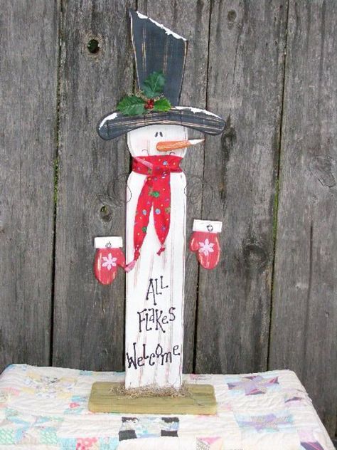 Pallet Wood Snowman Diy, Pallet Wood Snowman, Snowman From Pallet Wood, Country Patterns, Rustic Wooden Snowmen, Primitive Snowmen Patterns, Fence Post Snowman Wooden Snowmen, Wood Craft Pattern, Farmhouse Porch Decor