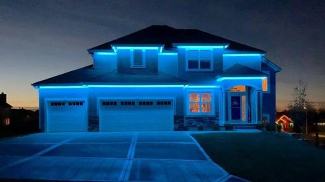 Led Strip Lighting Ideas Outdoor, Backyard Lighting Diy, Sensor Lights Outdoor, Holiday Lights Outdoor, Outdoor Flood Lights, Outdoor Led Strips, Diy String Lights, Diy Outdoor Lighting, Christmas House Lights