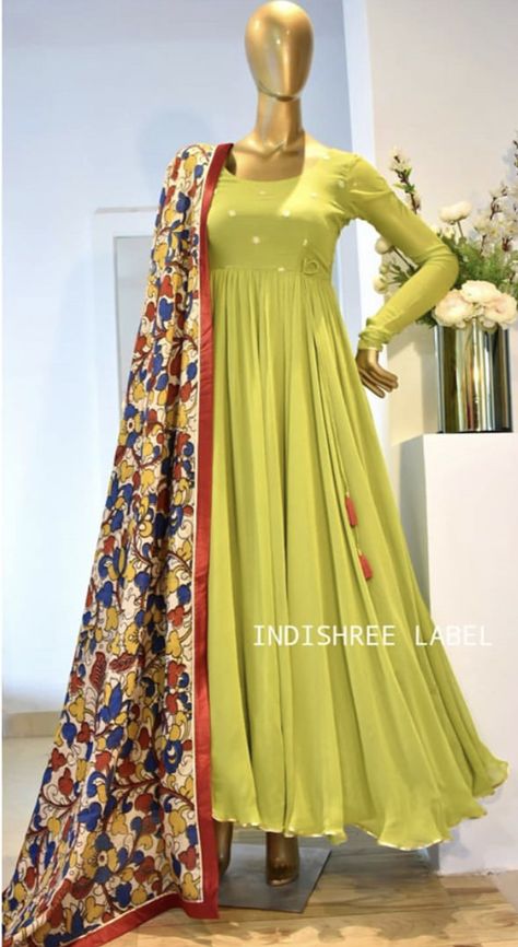 Gergotte Frocks, Dupattas For Long Frocks, Long Anarkali Gown Indian With Dupatta, Kalamkari Chunni Dresses, Kalamkari Dresses Anarkali, Long Frocks With Dupatta, Kalamkari Dupatta With Dress, Anarkali Stitching Ideas, Kalamkari Dresses