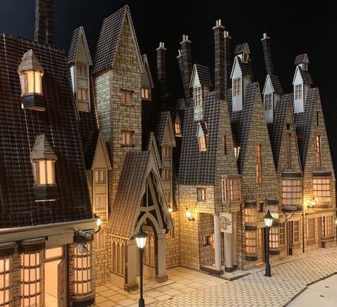 Hogsmeade Village, Harry Potter Hogwarts Castle, Wooden Castle, Lego Building Blocks, Construction Lego, Wooden Building, Wooden Buildings, Hogwarts Castle, Painting Wood