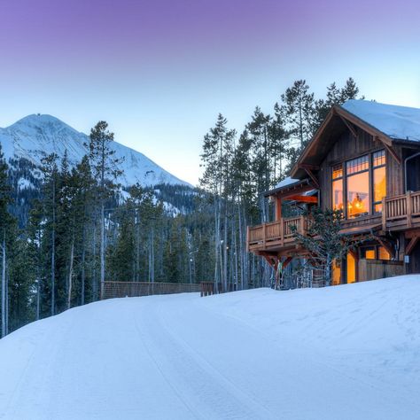 Located in Moonlight Basin with direct ski-in ski-out access to Big Sky Resort’s 5,850 skiable acres, guests are steps away from adventure and endless family-friendly fun. Take in the stunning mountain views by the cozy fireplace or end the evening with an après drink in the hot tub at 'Doc's Holiday'. 🎿 
🏠 3 Beds | 4.5 Baths | Sleeps 9
🔗 https://bit.ly/4dV7blT Big Sky Resort, Home Highlights, Sky Resort, Ski Room, Private Hot Tub, Sky Home, City Condo, Summit County, Luxury Ski