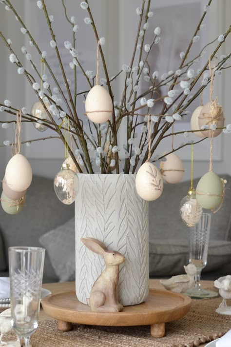 A beautiful collection of decorative eggs, easter bunnies and faux flowers to bring the feeling of spring into your home Neutral Easter Decor, Modern Easter Decor, Modern Easter, Easter Crafts For Adults, Farmhouse Easter Decor, Easter Craft Decorations, Spring Decoration, Easter Tablescapes, Easter Inspiration