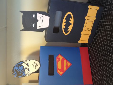 Valentine boxes using Superman and Batman Cricut Cartridges Batman Valentine, Star Wars Valentines Box, Valentines Day Box Ideas, Cool Valentine Boxes, Unique Valentine Box Ideas, Batman Valentines, Diy Batman, Superhero Valentines, Valentines Card Holder