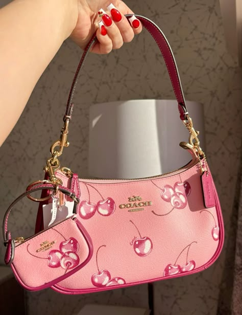 Pink Designer Handbags, Cute Bags Designer, Coach Cherry Bag, Pink Bag Aesthetic, Cherry Purse, Pink Coach Purses, Pretty Tote Bags, My Style Bags, Luxury Bags Collection