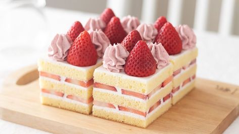 Strawberry Shortcake Recipe Strawberry Cake Aesthetic, Cake Recipe Strawberry, Strawberry Cake Decorations, Mini Strawberry Shortcake, Delicious Strawberry Cake, Strawberry Cake Recipe, Strawberry Shortcake Cake, Recipe Strawberry, Cake Aesthetic