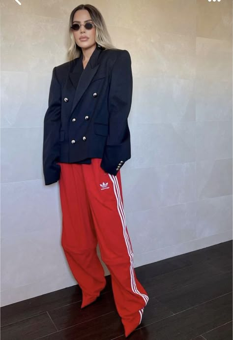 Adidas Red Pants Outfit, Red Track Pants Outfit, Adidas Pants Outfit Fashion, Red Pants Outfit Street Style, Red Adidas Pants Outfit, Red Adidas Pants, Adidas Track Pants Outfit, Adidas Street Style, Adidas Pants Outfit