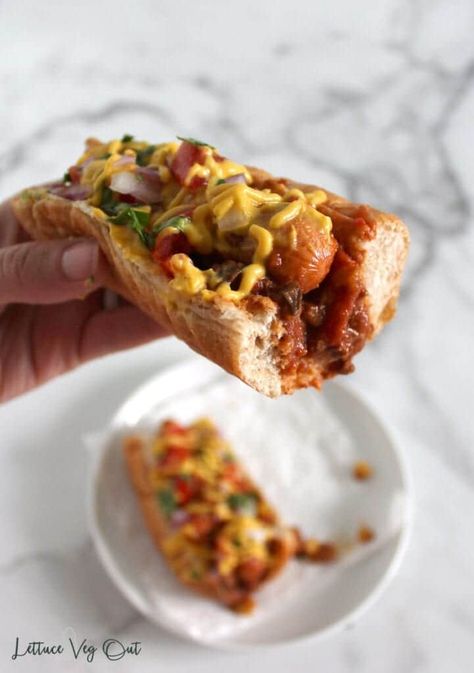 Vegan Hot Dog Chili, Vegetarian Hotdogs, Vegan Hotdogs, Chili Dog Recipe, Chili Cheese Dog Recipe, Cheese Hot Dogs, Vegetarian Hot Dog, Chili Cheese Hot Dog, Chili Dog Chili Recipe