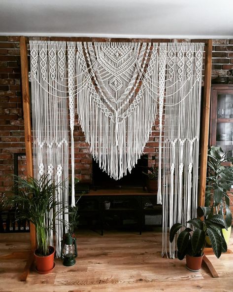 Macrame Wall Hanging Wedding, Macrame Wedding Backdrop Pattern, Large Macrame Wedding Backdrop, Triangle Wedding Arch Macrame, Diy Macrame Backdrop, Macrame Alter Wedding, Boho Macrame Wedding Decor, Macrame Wedding Backdrop Tutorial, Macrame Backdrop Diy