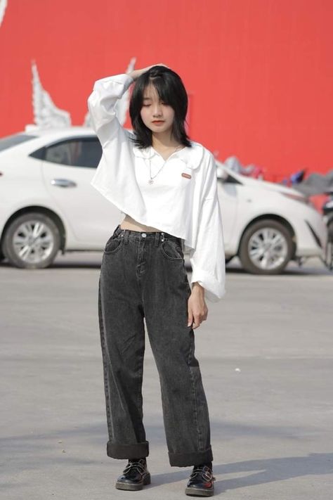 Petite Tomboy Fashion, Girly Tomboy Outfits, Petite Girl Outfits, Short Girl Fashion, Poses Reference, Tomboy Outfits, Tomboy Fashion, Korean Outfits, Boyfriend Pictures