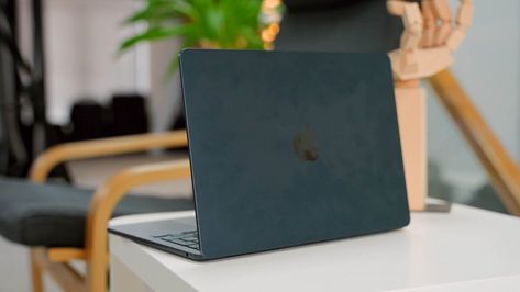 An Update on the Midnight M2 MacBook Air Smudges - Mark Ellis Reviews M2 Wallpaper, Macbook Colors, M2 Macbook Air, Kid Gloves, New Laptops, The Midnight, Screwed Up, Dark Shades, Paint Cans