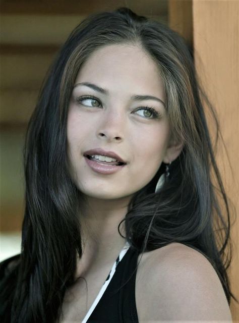 Kristin Kreuk Net Worth|Wiki,bio,earnings,movies,tv shows,Instagram,age,parents,affairs #Actresses Kristen Kreuk, Lana Lang, Kristin Kreuk, Long Dark Hair, Kirsten Dunst, Woman Crush, Mendoza, Beauty Face, Beautiful Eyes