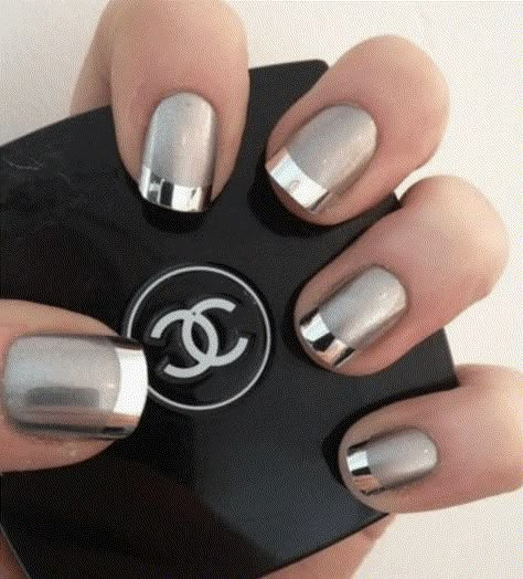 Matte Nail Colors, Metallic Nails Design, Sophisticated Nails, Chrome Nail Polish, New Nail Trends, Metallic Nail Polish, Nagellack Trends, Chrome Nail, Metallic Nails