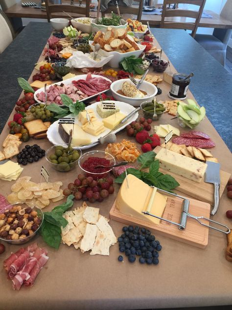 Charcuterie board on butcher paper Charcuterie Brown Paper, Paper For Charcuterie, Charcuterie Board Parchment Paper, Charcuterie Paper Board, Charcuterie On Paper, Kraft Paper Charcuterie Board, Charcuterie Butcher Paper, Charcuterie Board Butcher Paper, Parchment Paper Charcuterie Board