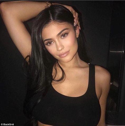 New mum: Kylie Jenner, 20, is declared the RICHEST of all her siblings with a $386m beauty... #kyliejenner Moda Kylie Jenner, Look Kylie Jenner, Kylie Jenner Photos, Estilo Kylie Jenner, Kyle Jenner, Kylie Jenner Look, Robert Kardashian, Kylie J, Kylie Jenner Outfits