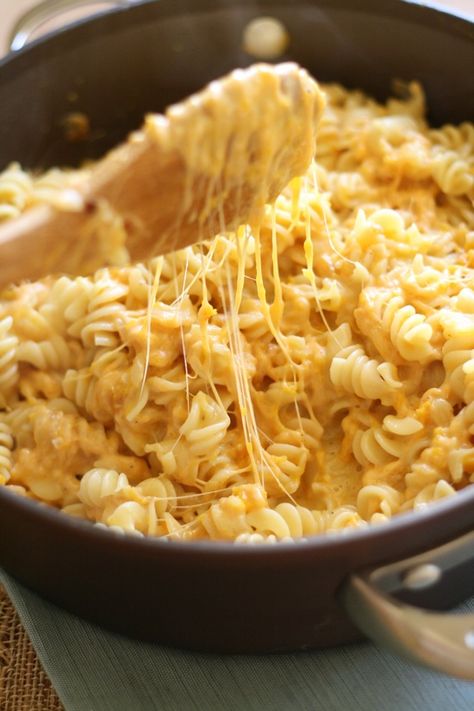 Stovetop Butternut Mac n' Cheese Butternut Squash Mac And Cheese, Think Food, Macaroni Cheese, Melted Cheese, Cheese Recipes, Om Nom, I Love Food, Mac And Cheese, Skillet