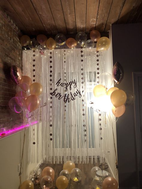 #birthday #photowall #21st #21stbirthdaydecorations #21stbirthday #picturewall Birthday Photowall Ideas, 16th Birthday Decorations At Home, Birthday Photowall, Birthday Picture Wall, Birthday Wall Decoration, 21st Ideas, Bday Pics, Photowall Ideas, Birthday Decorations At Home