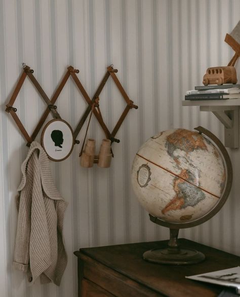 Vintage Boys Room Decor, Baby Room Ideas Vintage, Vintage Travel Nursery, Antique Baby Nursery, Retro Boys Room, Americana Nursery, Vintage Boy Nursery, Vintage Kids Room Decor, Vintage Boys Room