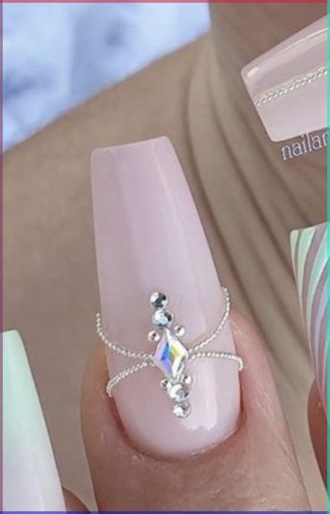 Nail Jewellery Designs, Nail Jewels Simple, Nail Stone Art, Gem Design Nails, Nail Stones Design, Nail Caviar Designs, Rhinestone Nail Designs Pattern, Nails With Crystals Simple, Rhinestone Art Nails