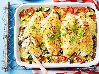 Fish Tray Bake, Salmon Tray Bake, Baked Fennel, Curried Chicken, Broccoli Bake, Seafood Menu, Chicken Cauliflower, Tray Bake Recipes, Tray Bake