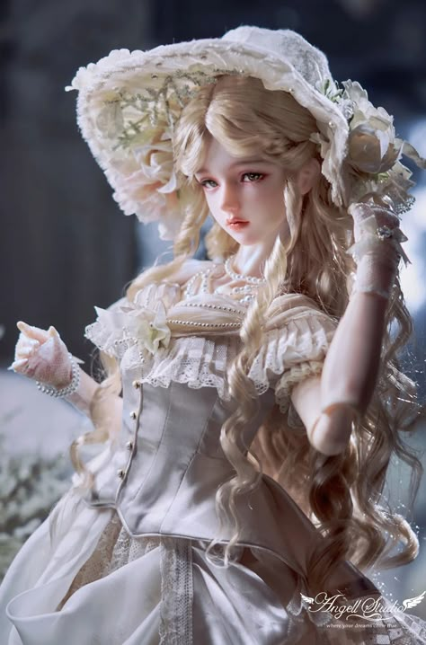 Pretty Dolls Cute, Porcelain Dolls Aesthetic, Porcelain Dolls Beautiful, Porcelain Doll Aesthetic, Doll Poses, Dolls Aesthetic, Enchanted Doll, Chinese Dolls, Doll Aesthetic