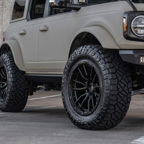 2021 Ford Bronco featuring our Gobi Tan Signature Finish. RPG 3.5" Lift, 37" Nitto tires, Road Armor front and rear bumpers, Warn Winch, Amp Research power side steps, Fuel Wheels, Rigid Industries lighting. Bronco Wrap, Custom Ford Bronco, Bronco Car, New Bronco, Classic Bronco, New Defender, Classic Ford Broncos, Fuel Wheels, Rigid Industries