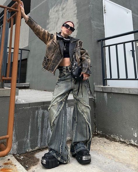 Diesel Street Style, Futuristic Fashion Aesthetic Y2k, Grunge Y2k Outfits Street Styles, Futuristic Y2k Fashion, 2yk Outfits, Berlin Streetwear, Jackets Y2k, Hoodies Y2k, Modern Grunge