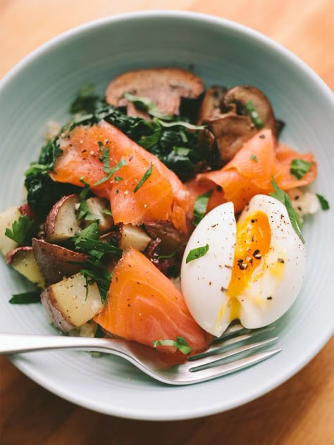 breakfast salad recipes: Smoked Salmon Breakfast Bowl With a Six-Minute Egg Salmon Breakfast Ideas, Smoked Salmon Breakfast, Breakfast Salads, Salmon Breakfast, Menu Sarapan Sehat, Fresh Breakfast, Resep Salad, Breakfast Salad, Healthy Breakfast Recipes Easy