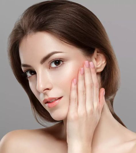 We have the best tips for you to get Glowing skin only at StyleCraze, India's largest Beauty network. Haut Routine, Proper Skin Care, Glow Skin, Glowing Skincare, Beauty Tips For Skin, Healthy Glowing Skin, Skin Care Steps, Les Rides, Skin Routine