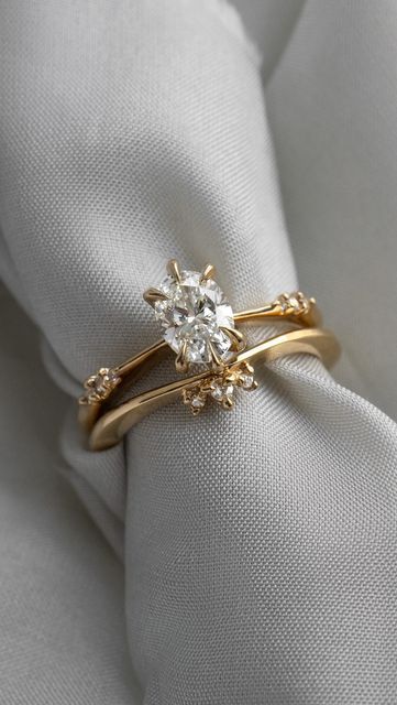 Gold Wedding Rings Vintage Unique, Vintage Gold Engagement Rings Unique, Fairytale Wedding Ring, Simple Gold Wedding Rings, Laurie Fleming, Simple Unique Engagement Rings, Gold Wedding Rings Vintage, Wedding Minimal, Bride Aesthetic