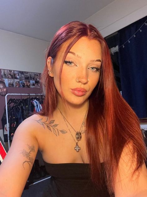 Hair Tattoo Girl, Red Hair Tattoos, Red Hair Dye, Dyed Red Hair, Ginger Women, Red Haired Beauty, Fake Acc, Dark Red Hair, Red Heads