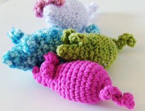 Crochet For Pets, Pet Crochet, Kat Haken, Crochet Pets, Catnip Mouse, Crochet Cat Toys, Crochet Cats, Crochet Pet, Kitty Toys