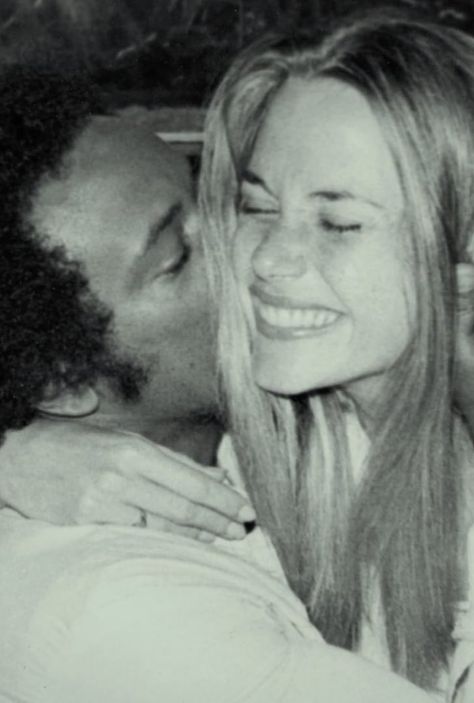 Quincy Jones's Tribute to Peggy Lipton May 2019 Quincy Jones And Peggy Lipton, Peggy Lipton And Quincy Jones, Peggy Lipton Style, Peggy Lipton 70s, Peggy Lipton, 60s Tv Shows, Love Is Eternal, Rashida Jones, Quincy Jones