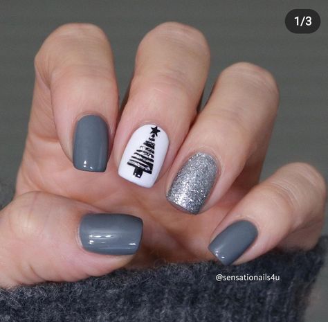 Tree Nail Designs, Christmas Nails Short, Christmas Tree Nail Designs, Season Of Gratitude, Snowflake Nail Design, Accent Nail Designs, Silver Nail Designs, Cute Nail Colors, Grey Nail Designs