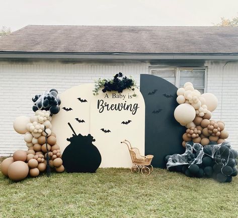 BELLAMAR | A baby is BREWING 🍵🧹 . . . . . #boyorgirl #genderreveal #momtobe #baby #babyontheway #event #eventplanner #party #design #backdrops… | Instagram Spooky Themed Gender Reveal, A Baby Is Brewing Baby Shower Ideas Fall, Somethings Brewing Halloween Baby Shower Ideas, Gender Reveal Ideas For Party Halloween, Baby Shower October Theme, Baby Shower Halloween Theme Boy, Baby Brewing Shower Ideas Halloween, I Smell A Child Baby Shower Theme, Halloween Boy Baby Shower Ideas