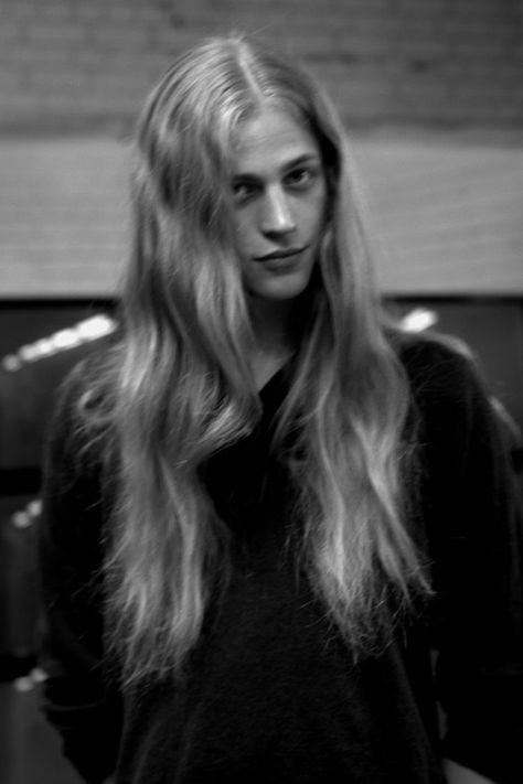 Konan Hanbury, Metalhead Guy, Boys Long Hairstyles, Long Blonde, Foto Art, Long Blonde Hair, 영감을 주는 캐릭터, Grunge Hair, Long Hair Styles Men