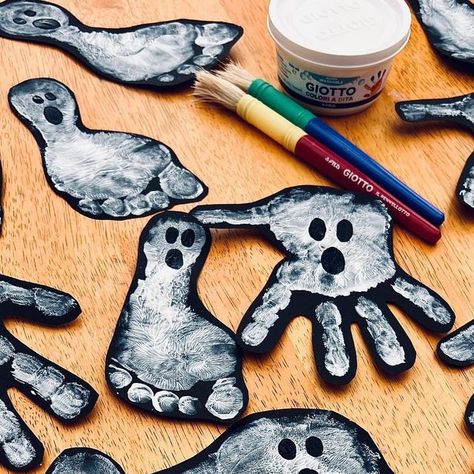 Autumn Animal, Cardboard Play, Finger Paints, Autumn Craft, Halloween Crafts Preschool, Autumn Animals, October Crafts, Hand Prints, Bring Them Home