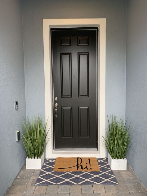 Apartment Front Door Aesthetic, Entry Door Decor Outside, Apartment Decor Entrance, Apartment Door Decor Entrance Hallways, Apartment Entrance Design Front Entry, Apartment Door Decor Entrance Outside, Apartment Front Door Decor Entrance, Apartment Door Decor Entrance, Front Door Apartment Decor