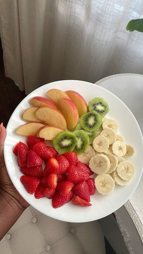 Frutas Aesthetic, Healthy Baby Food, Food Motivation, Makanan Diet, Healthy Food Dishes, Healthy Food Motivation, Healthy Lifestyle Food, Kiwi Fruit, Wood Chips