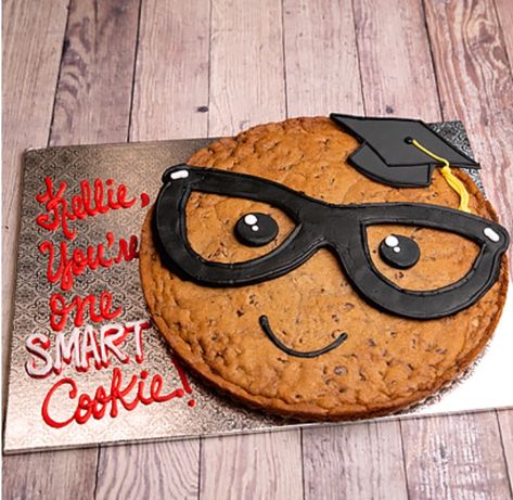 Graduation Brownies Ideas, Graduation Cookie Cake, Graduation Sheet Cakes, Homeschool Graduation, Kindergarden Graduation, Message Cookies, Graduation Cake Designs, Big Cookies, Giant Cookies