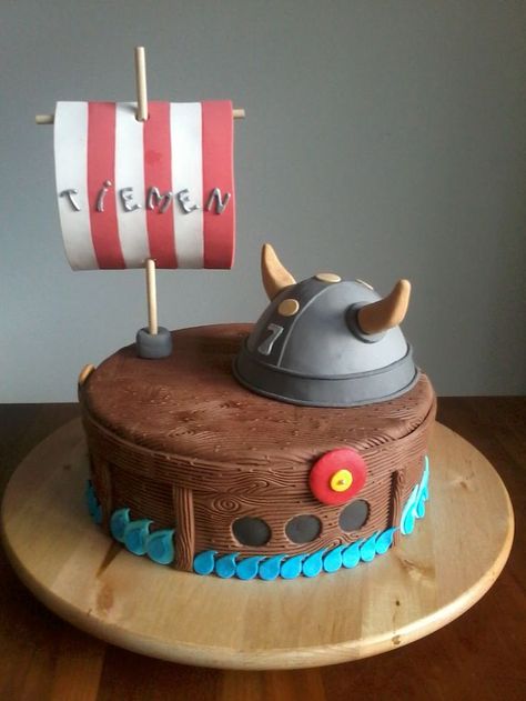 vikings+cakes | Viking cake Viking Cake, Viking Birthday, Viking Party, Viking Baby, Boat Cake, Cookie Recipes Decorating, Dragon Birthday Parties, Dragon Birthday, Dragon Party