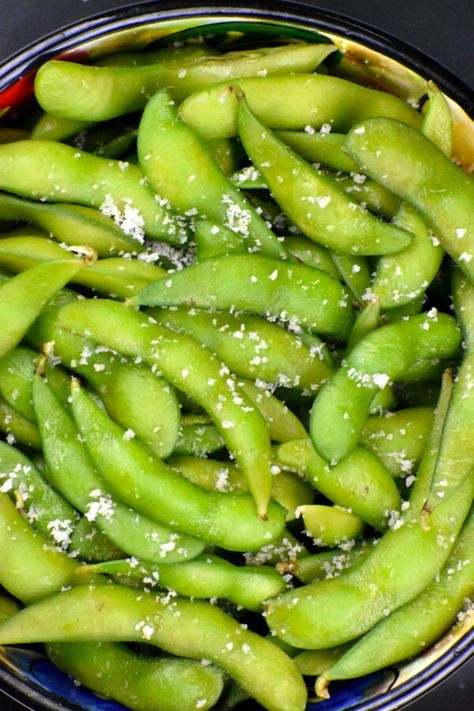 Bowl of salted edamame. Salted Edamame, Edamame Recipe, Edamame Recipes, Vegetarian Protein Sources, Edamame Salad, Edamame Beans, Soy Products, Spicy Chili, Super Bowl Food