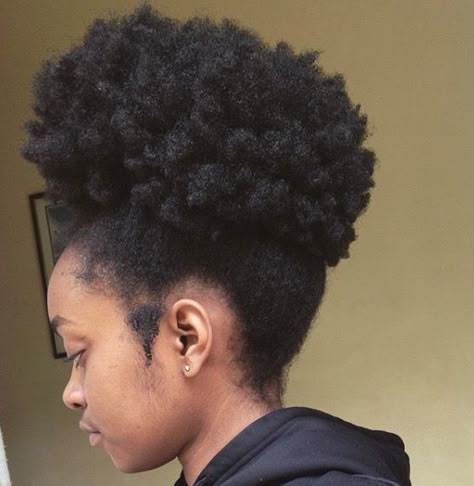 Follow for More Hairstyles, Tips & More ‍♀️ @CapriTimes Thick 4c Hair, Fast Natural Hair Growth, 4c Hair Care, Cabello Afro Natural, Natural Hair Growth Oil, Hair Growth Secrets, Nappy Hair, 4c Natural, Beautiful Natural Hair