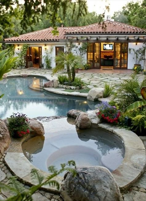 VRBO.com #235521ha - Cabana Las Floras- a Tropical Cabana Paradise with Pool, Spa, and Wifi Jacuzzi Design, Kleiner Pool Design, Small Pool Design, Casas Coloniales, Small Pools, Spanish Style Homes, Ideas Backyard, Dream Pools, Versace Home