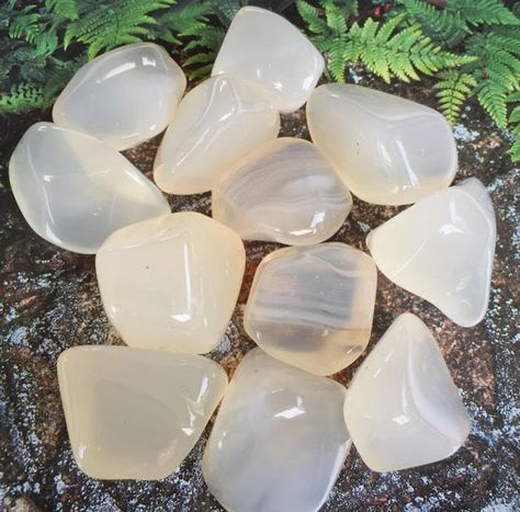 White Agate is beneficial to Pregnant Women, as it eases the effects of morning sickness and alleviates the pain of labour. Paintings Of Landscapes, Geology Rocks, Magical Life, Morning Sickness, All Gems, White Agate, White Crystals, Au Naturale, Energy Stones