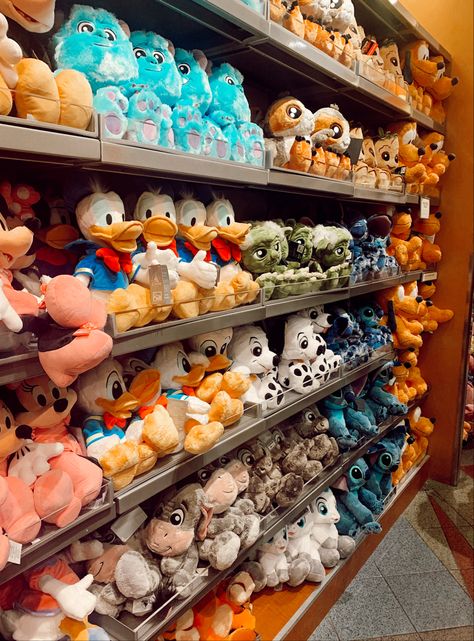 Disney Stuffed Animals Collection, Disney Plush Display, Disney Stuffed Animals Aesthetic, Disney Toys Aesthetic, Stuffed Animals Disney, Disneyland Shop, Stuffed Animal Collection, Stitch Stuffed Animal, Peluche Disney