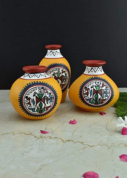 Warli pots Pot Painting Ideas Traditional, Traditional Pot Painting, Matka Decoration Pots Painting, Pot Designs Painted Indian, Pot Painting Ideas Creative Indian, Pot Decorating Ideas Indian, Kalash Painting, Matka Painting, Miniature Terracotta Pots