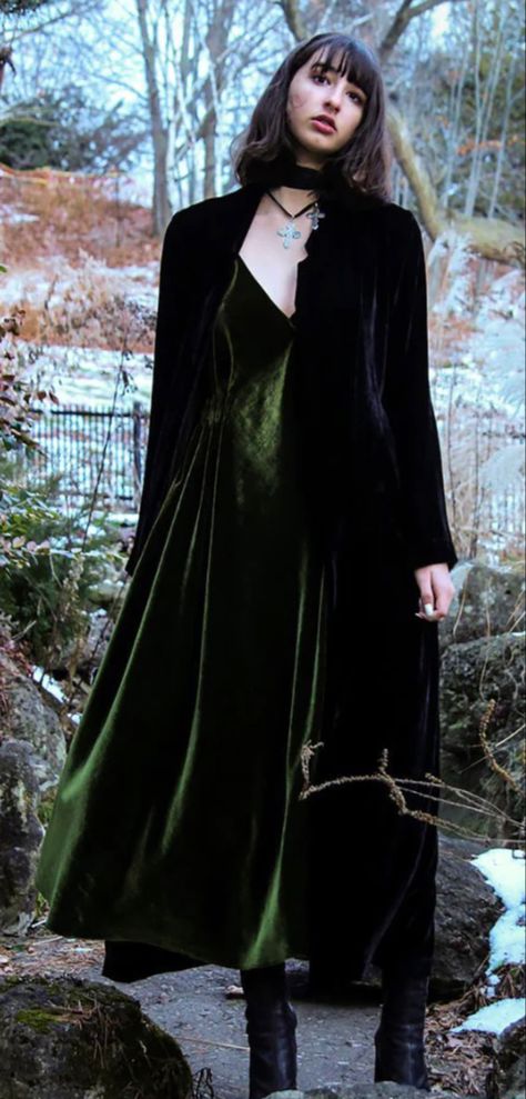 Vintage Witchy Outfit, Whimsigoth Fashion Winter, Downpour Aesthetic, Witchy Outfits Winter, Whimsygoth Clothes, Witchy Clothes Aesthetic, 90s Goth Aesthetic, 90s Witch, Whimsigoth Aesthetic