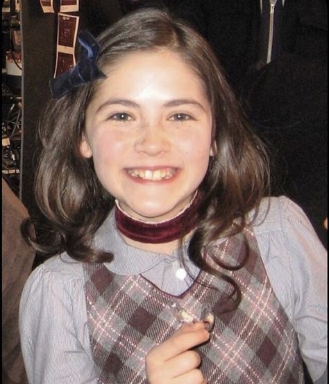 Isabella Furman, Orphan Costume, Retro Kids Clothes, Esther Coleman, Orphan Movie, Isabelle Fuhrman, Orphan Girl, Retro Kids, Beach Poses