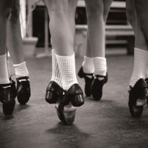 Hard Shoe ♥ I miss this SO much!! Irish Dance Photography, Irish Dance Shoes, Irish Step Dancing, Steps Dance, Irish Dancers, Tap Dancer, World Dance, Dance Like No One Is Watching, Dancing Aesthetic