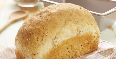 If you grew up eating Red River® Cereal, then this bread is sure to bring back plenty of delicious memories. Serve it for breakfast toasted and lightly drizzled with honey. Red River Cereal Bread, Red River Cereal Recipes, Red River Cereal, 100 Whole Wheat Bread, Cereal Bread, Scone Recipes, Bread Ideas, Bread Maker Recipes, Diner Recipes